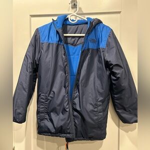 The North Face Boys REVERSIBLE puffer jacket in navy and blue, warm and like new